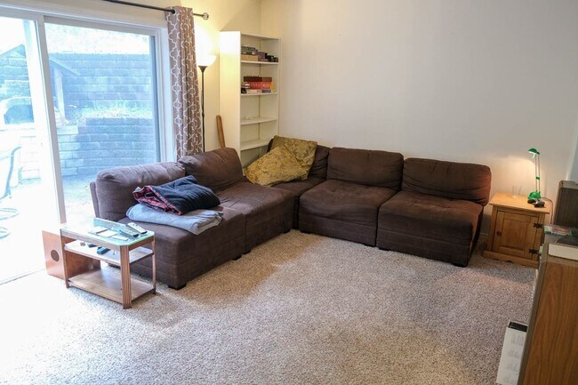 Foto del edificio - Spacious 3 bedroom townhome