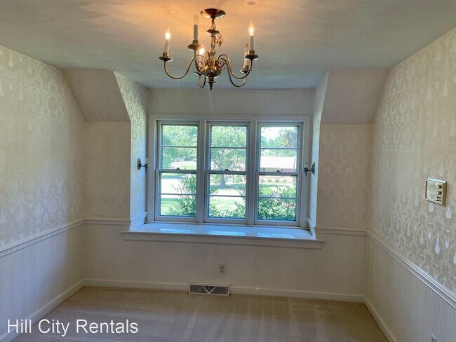 Foto del edificio - 6 br, 4.5 bath House - 132 Chesterfield Road