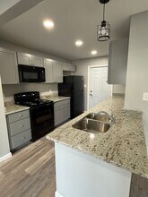 Building Photo - 1136 S Main St