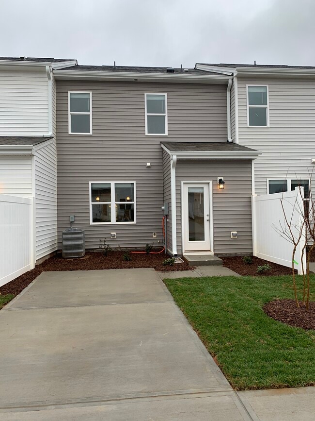 Building Photo - 123 Blakely St