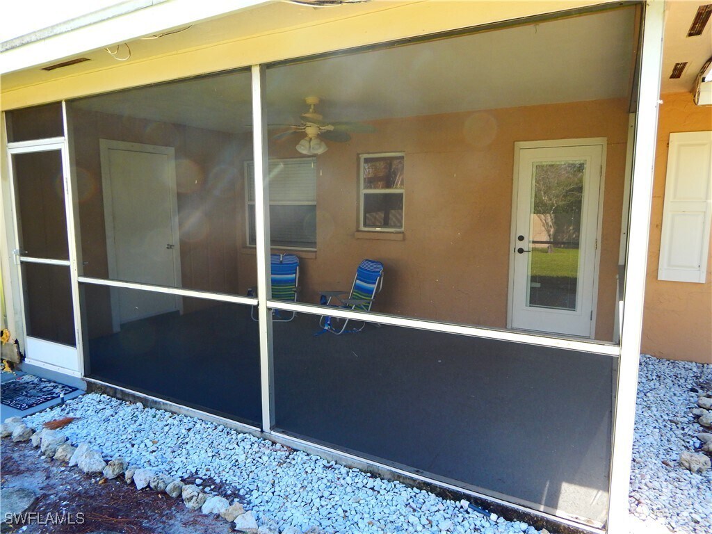 Foto del edificio - 643 92nd Ave N