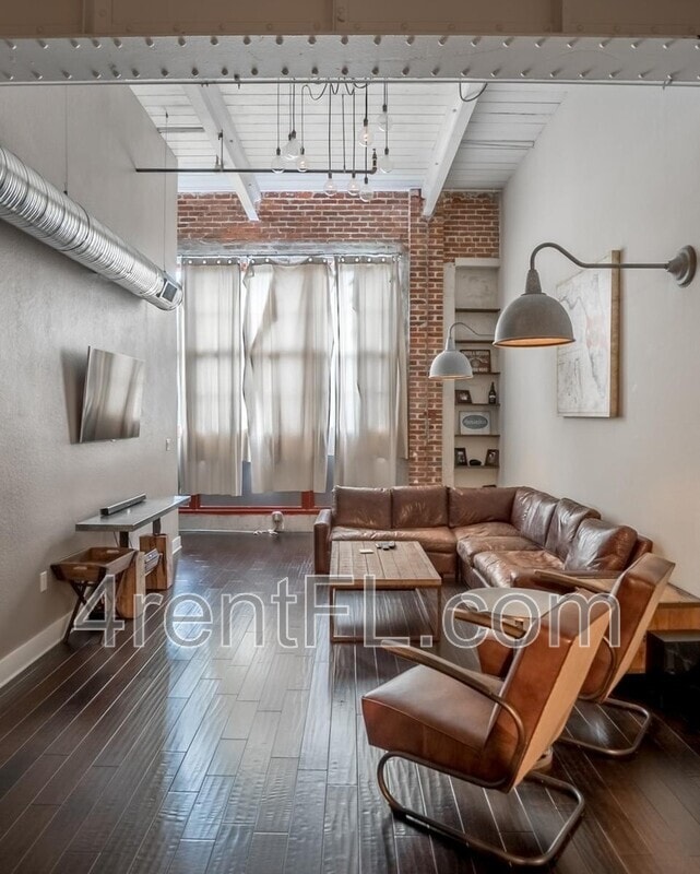 Building Photo - 1501 W Horatio St