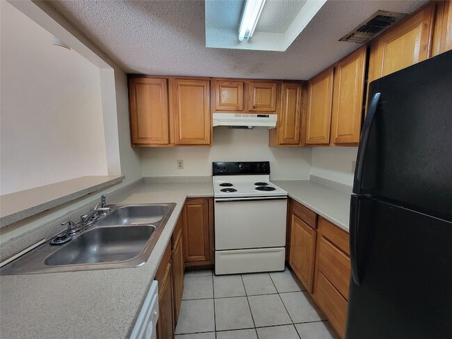 Building Photo - 1324 Bluffview Dr