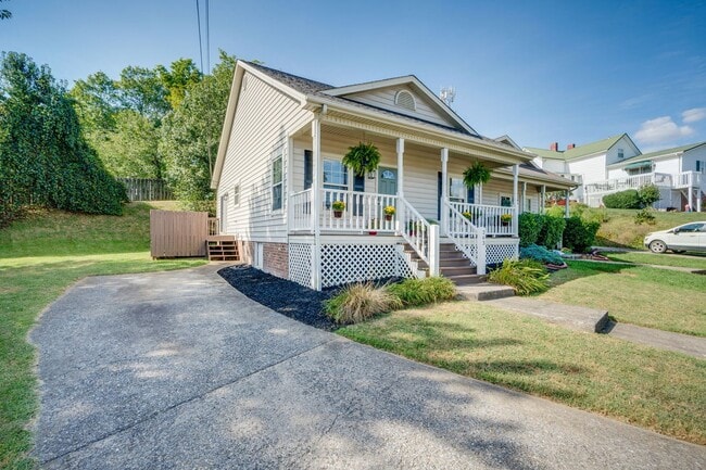 Building Photo - 263 Main Street Village Dr