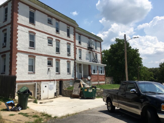 Building Photo - 3600 Eldorado Ave