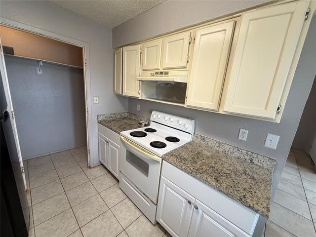 Foto del edificio - 737 Woodland Ct