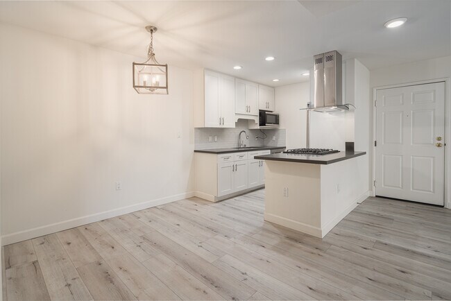 Building Photo - 4501 Cedros Ave