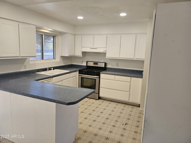 Building Photo - 525 S Rogers