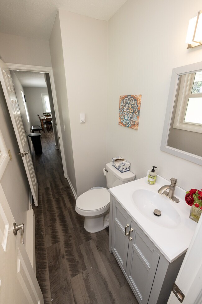 Building Photo - 151 Oakwood Dr
