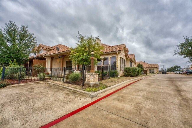 Building Photo - 306 Enclave Cir