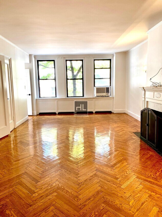 Primary Photo - MADISON AVENUE
