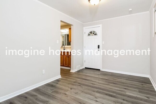 Building Photo - 2513 Holly Drive