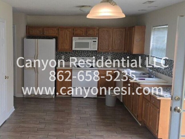 Building Photo - 3518 Panarama Dr