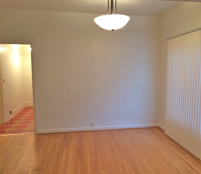 Building Photo - 3 Bedroom 2 Bath house in Forest Grove