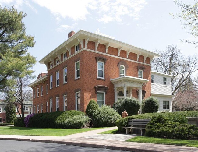 Foto del edificio - 170 Sisson Ave