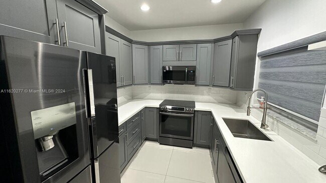 Building Photo - 7636 S Stonecreek Cir