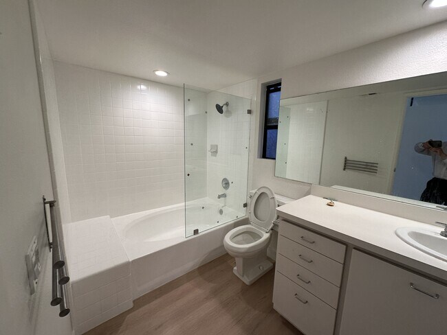 Foto del edificio - 2336 Walmar Ln