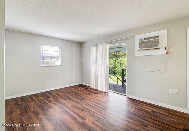 Foto del edificio - 1343 W Point Dr