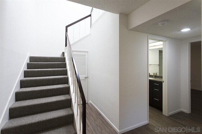 Building Photo - 12945 Caminito Del Canto