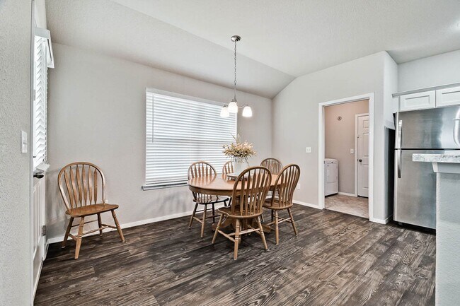 Foto del edificio - Beautiful + Well-Maintained Home in Benton...