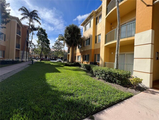 Building Photo - 7290 NW 114th Ave