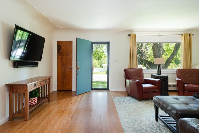 Photo - 2765 Pierce St House