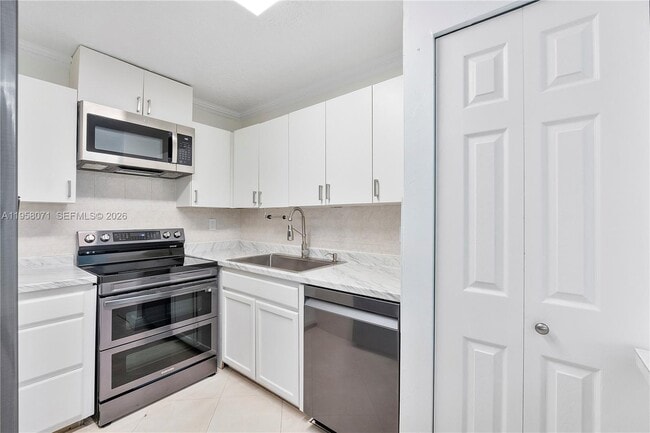 Foto del edificio - 8050 NW 8th St