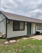 Building Photo - 2609 Ektom Dr