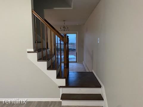 Foto del edificio - 3 br, 1.5 bath Townhome - 109 Lexington Bo...