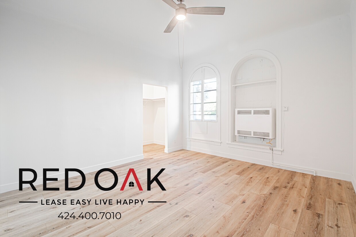 Foto principal - 247 S Alexandria Ave