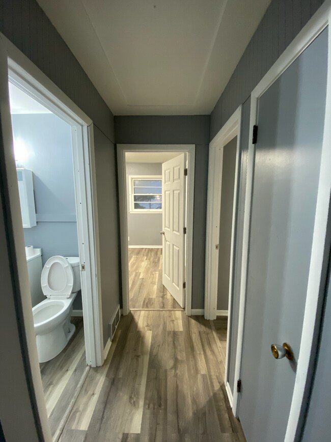 Building Photo - 2 Bedroom in Fridley