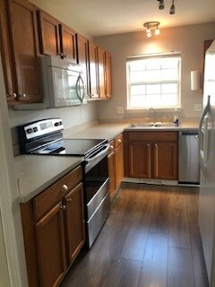 Foto del edificio - 16423 Chatham Dr