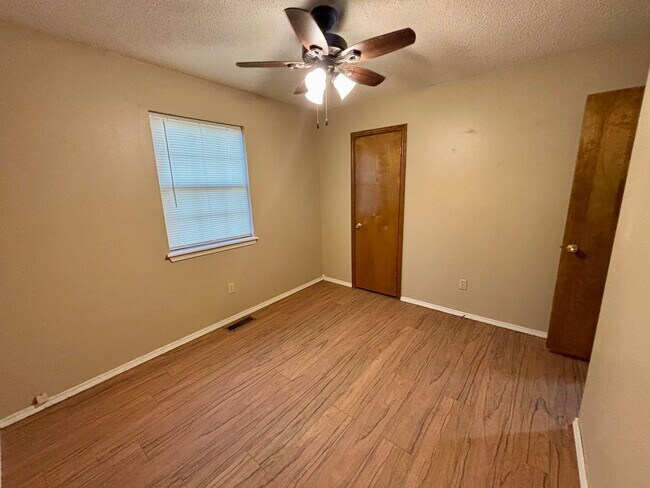 Foto del edificio - Introducing a charming 2-bedroom, 1-bathroom house in the desirable location of Russellville, AR.