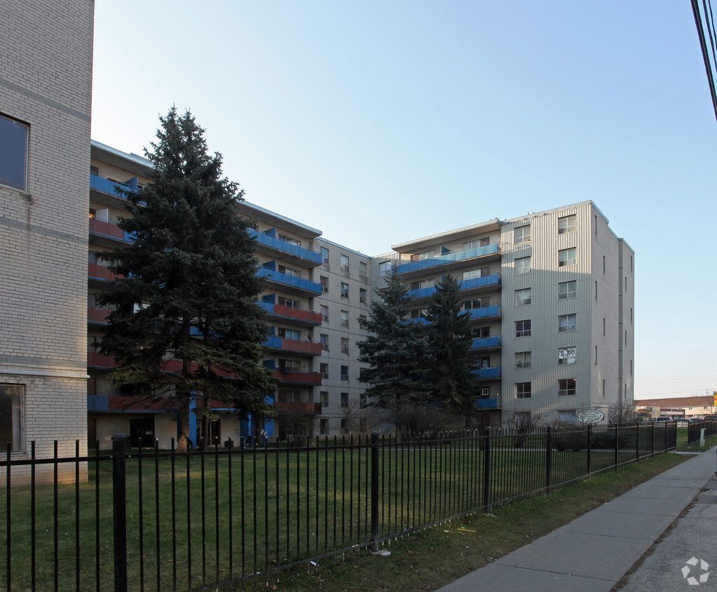 Building Photo - Rose Garden Apartments