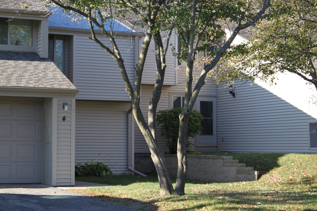 8 Oakridge Ct, Watertown, WI 53094 Townhome Rentals in Watertown WI