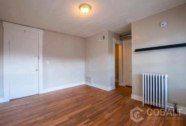 Foto del edificio - 674 Somerset Terrace NE