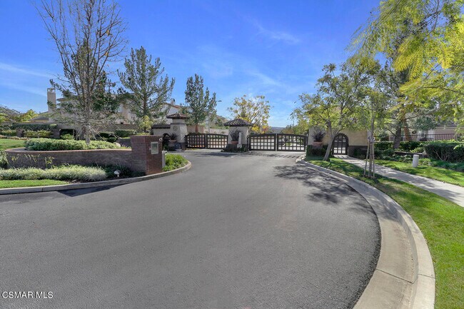 Building Photo - 13690 Pinnacle Way