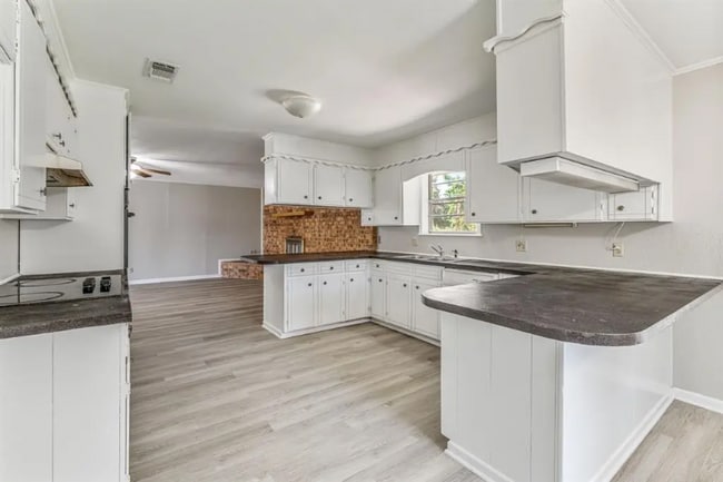 Building Photo - 1016 N Meadowlark Ln