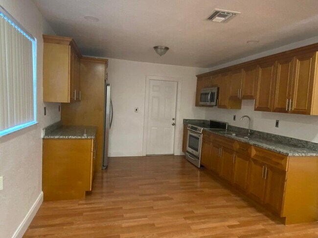 Foto del edificio - 1027 Beech Rd
