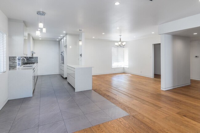 Foto del edificio - 15439 Vose St