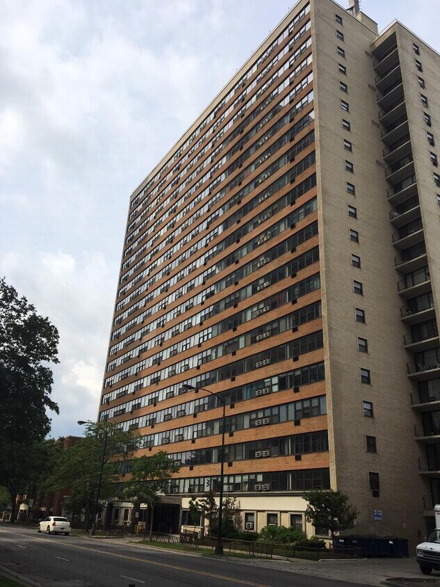 Foto principal - 6030 N Sheridan Rd