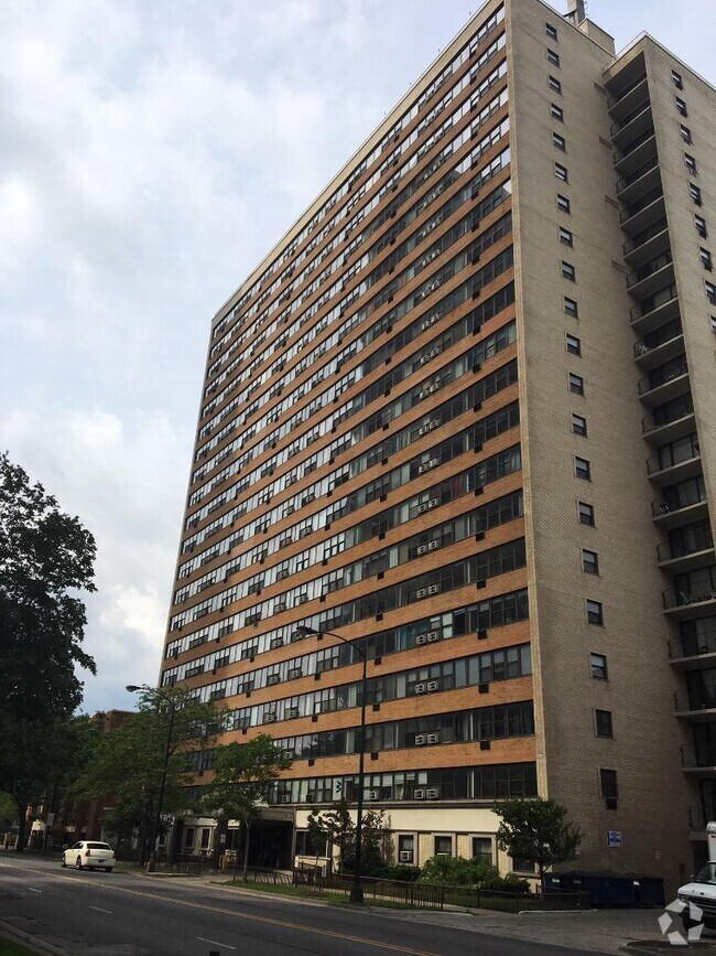 Building Photo - 6030 N Sheridan Rd