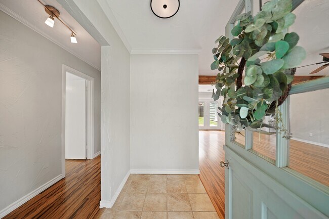 Building Photo - 10602 Willowisp Dr