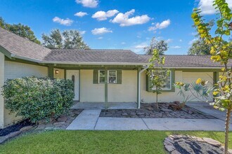 Building Photo - 4 Little John Ln