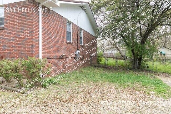 Foto del edificio - 841 Heflin Ave E