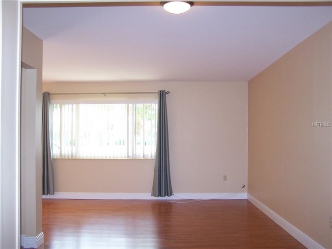 Foto del edificio - 1414 N Pebble Beach Blvd