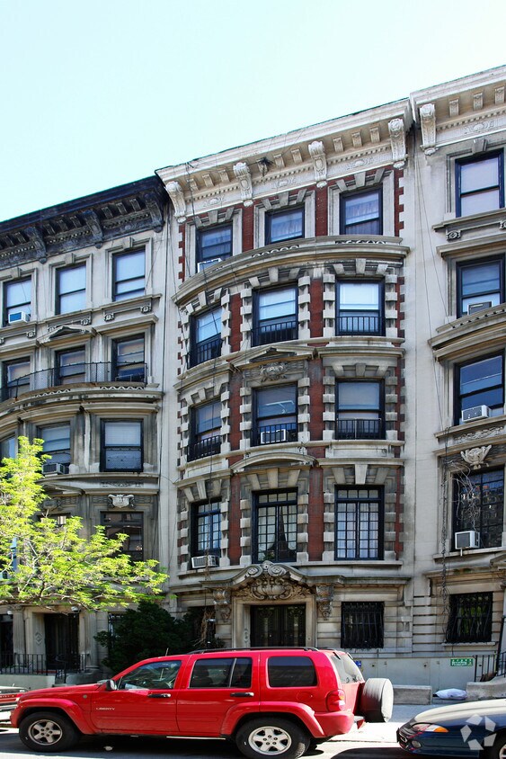 Building Photo - 39 W 85th St