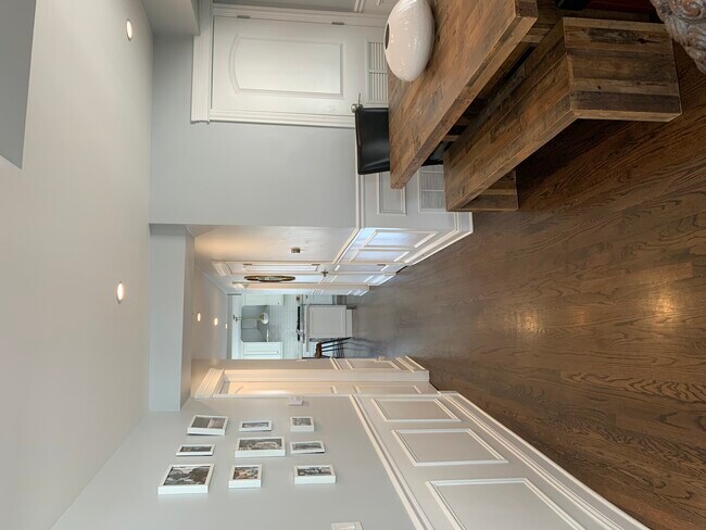 Foto del edificio - 2423 N Marshfield Ave