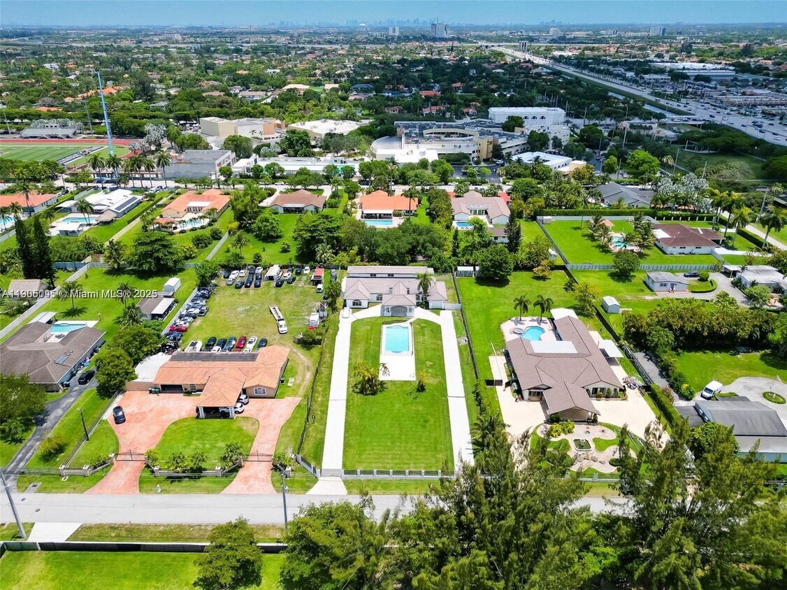 Foto del edificio - 425 SW 129th Ave