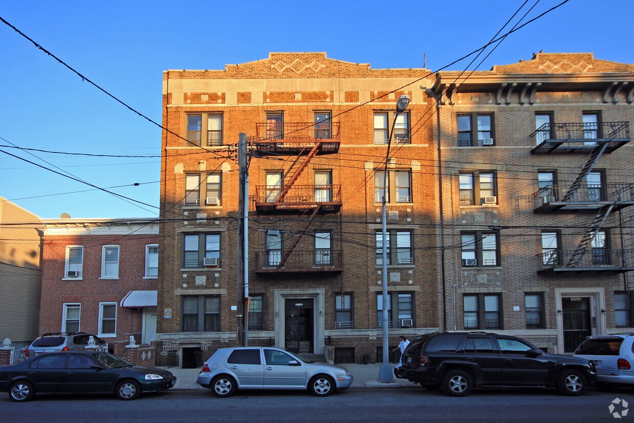 2542 43rd St, Long Island City, NY 11103 Apartments in Long Island